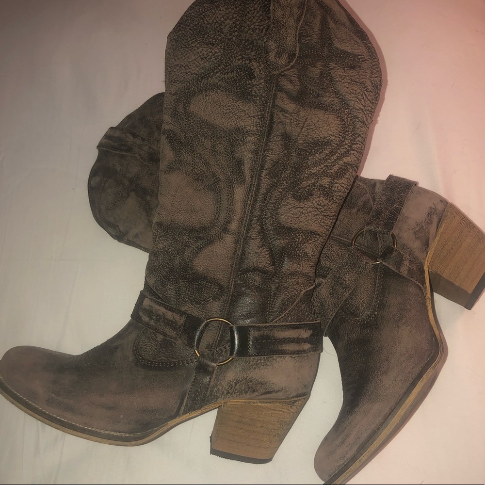 EUC ‘Dingo’ Scrolled Leather Western Boots